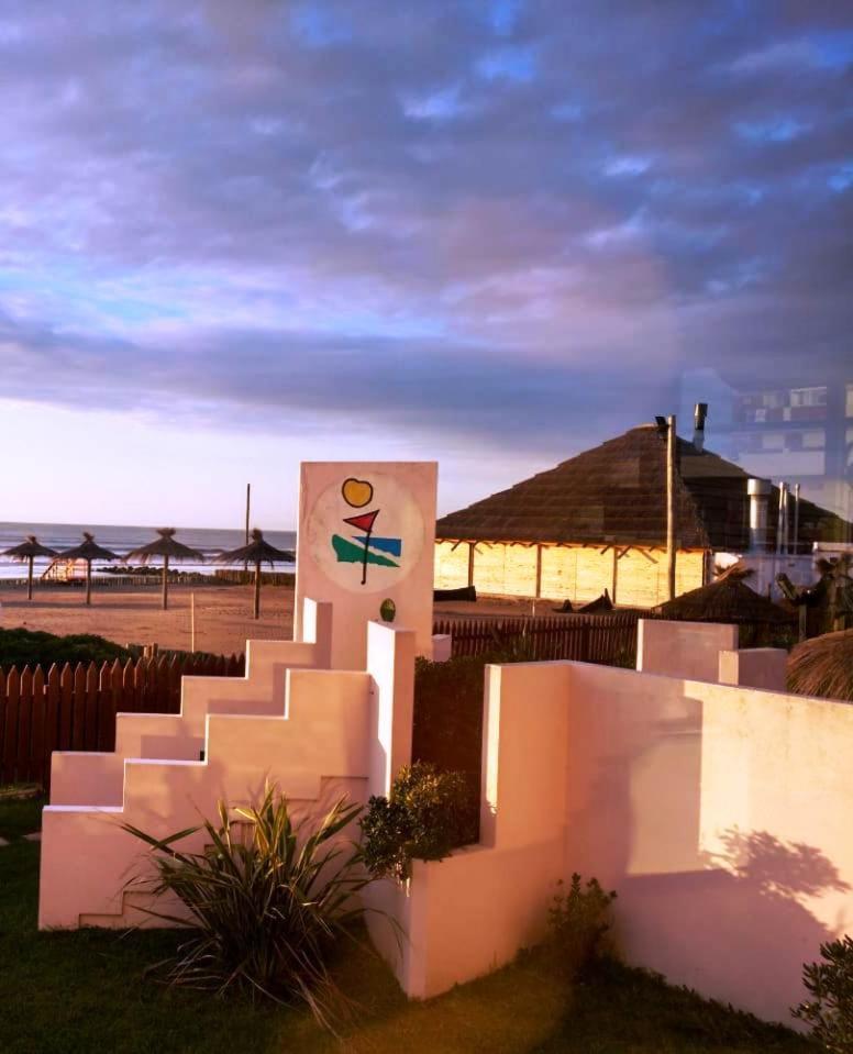 Hotel Golf Internacional Santa Teresita Exterior photo